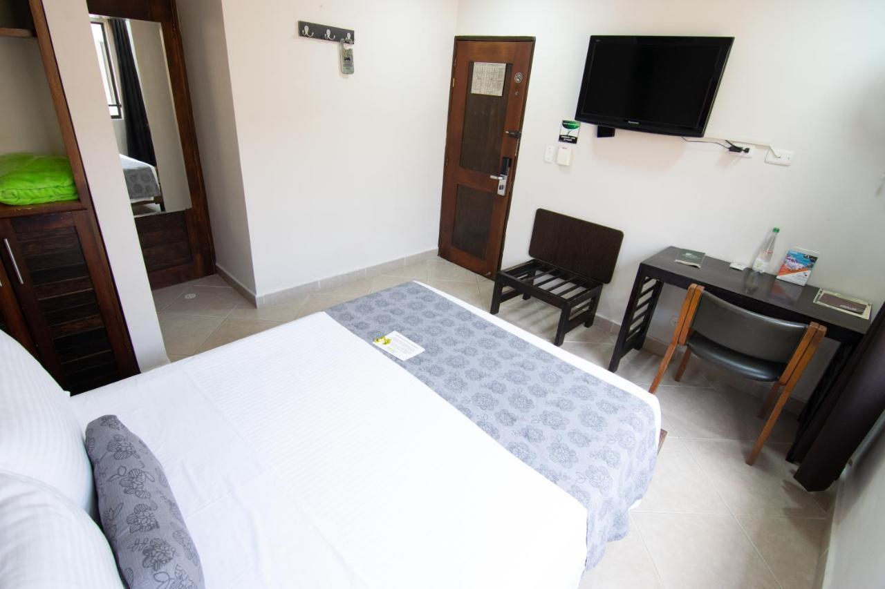 Hotel Poblado Boutique Express Медельин Экстерьер фото